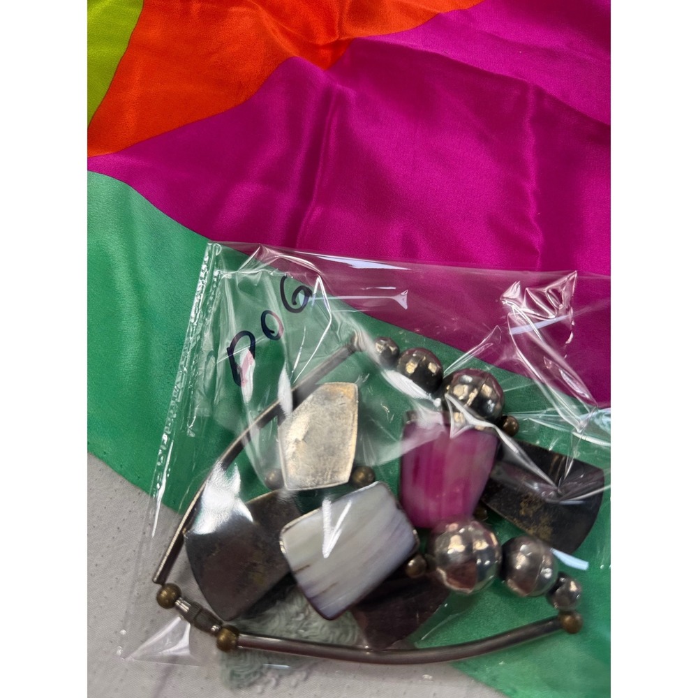 Vintage Mother of Pearl Shell Statement Necklace Pink Blue Silver Tone 18" - Picture 7 of 7